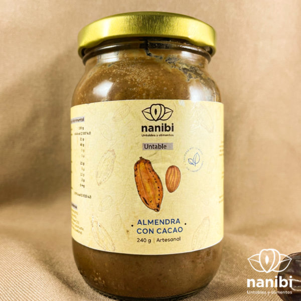 Elaborado de manera artesanal con solo tres ingredientes: almendra (90%), cacao (9%) y dátil (1%) se puede endulzar con miel de agave si asi lo desea la persona Se puede usar como un snack, con pan tostado, en hotcakes, en la elaboración de pasteles o como más se te antoje